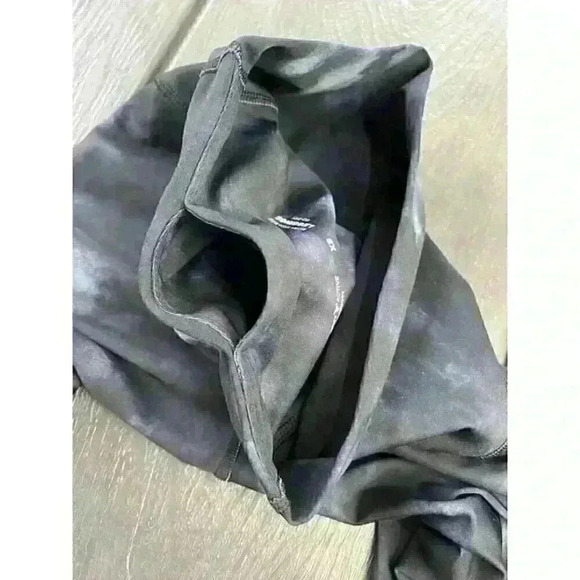 Old Navy Womens Powersoft Extra High Rise Galaxy Leggings Hidden Pocket Sz XS - Picture 8 of 10